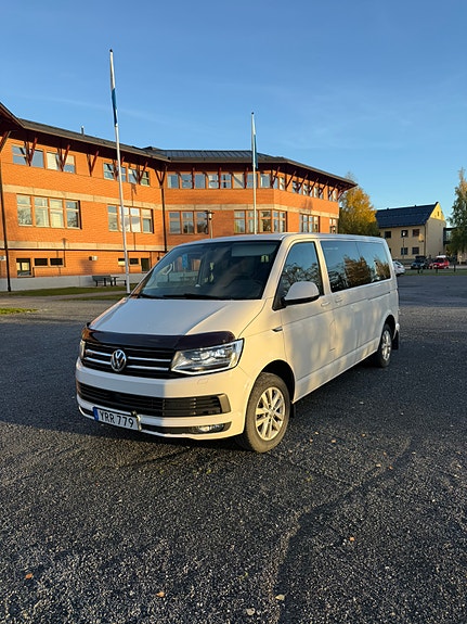 Volkswagen Caravelle 2 of 4