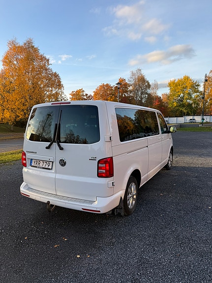 Volkswagen Caravelle 4 of 4