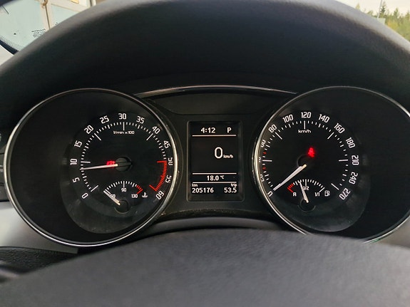 Skoda Superb 9 of 15