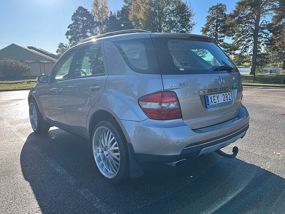 Mercedes-Benz ML350 5 of 11