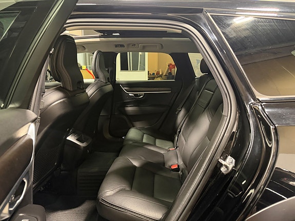 Volvo V90 Cross Country 10 of 30