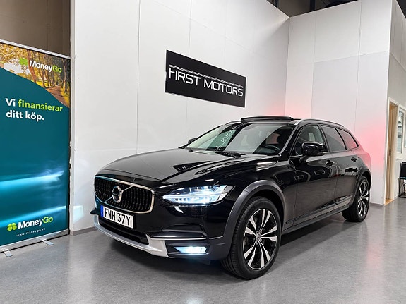 Volvo V90 Cross Country 2 of 30