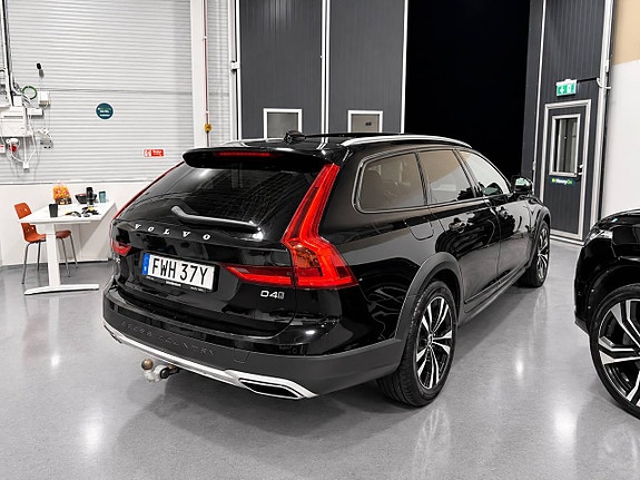 Volvo V90 Cross Country 8 of 30