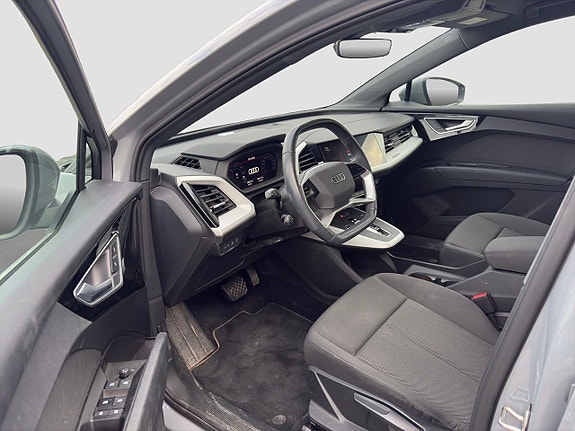 Audi Q4 e-tron 9 of 21