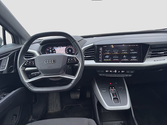 Audi Q4 e-tron 10 of 21