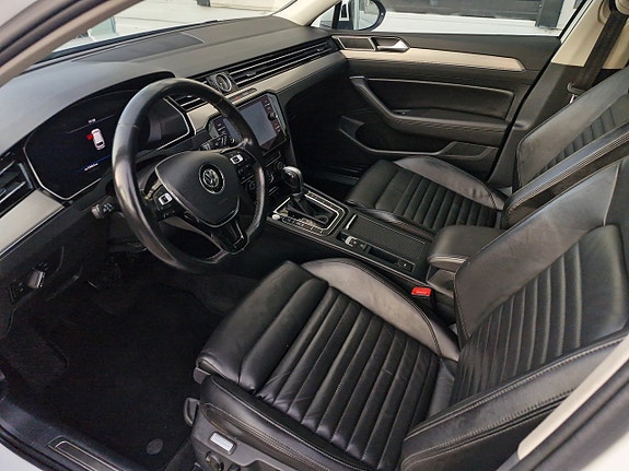 Volkswagen Passat 8 of 14