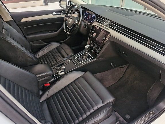 Volkswagen Passat 9 of 14