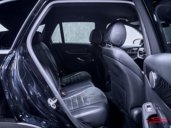 Mercedes-Benz GLC300 de 16 of 30