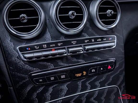 Mercedes-Benz GLC300 de 26 of 30