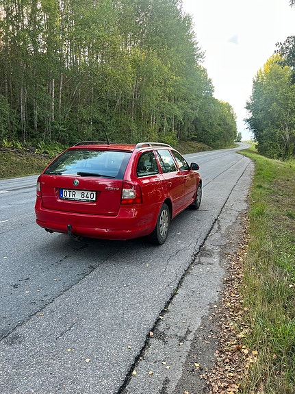 Skoda Octavia 2 of 7