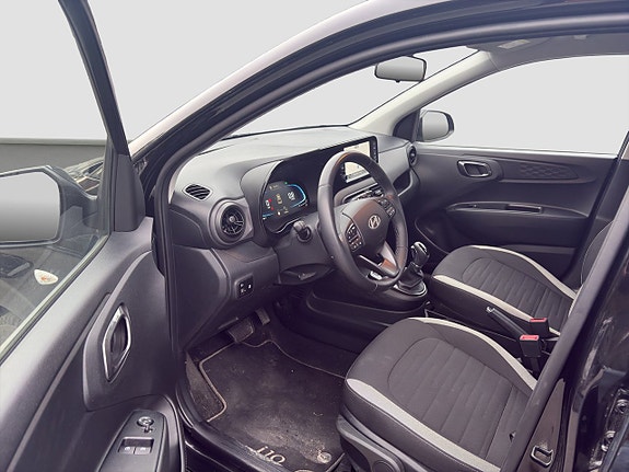 Hyundai i10 9 of 21