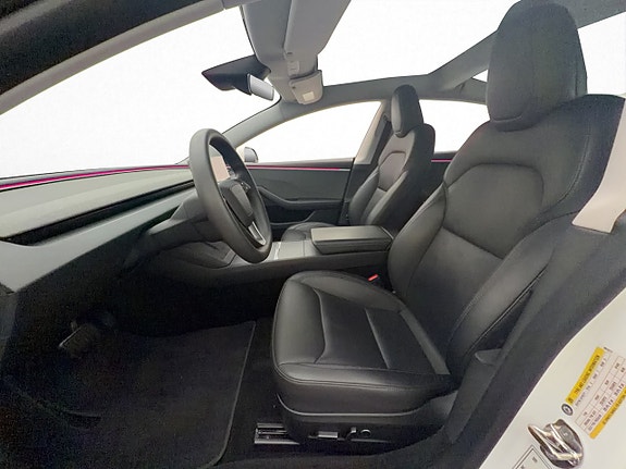 Tesla Model 3 10 of 29