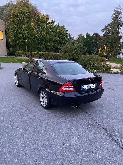 Mercedes-Benz C180 5 of 6