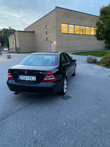 Mercedes-Benz C180 4 of 6