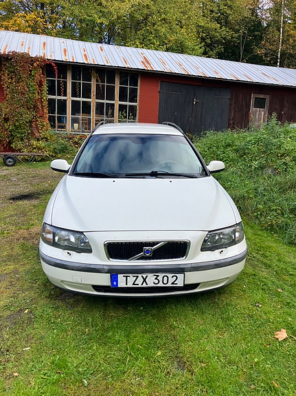 Volvo V70 2 of 3