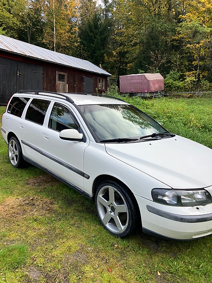 Volvo V70 3 of 3