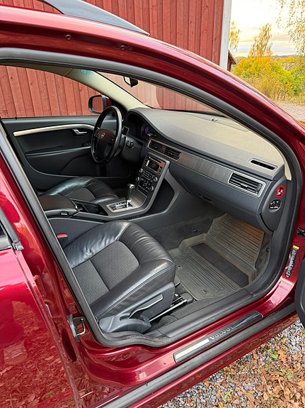 Volvo V70 6 of 8