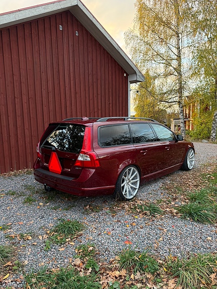 Volvo V70 3 of 8