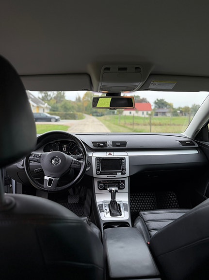 Volkswagen Passat 5 of 10