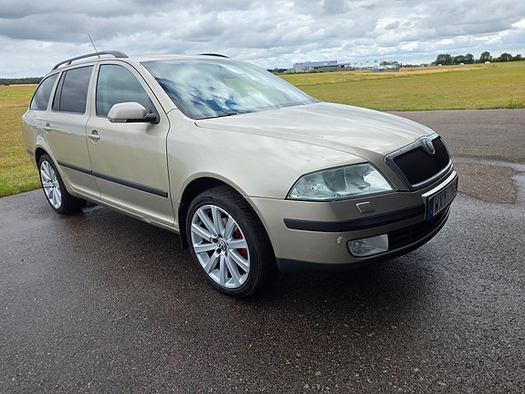 Skoda Octavia 3 of 8