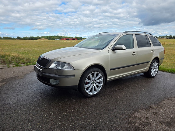 Skoda Octavia 2 of 8