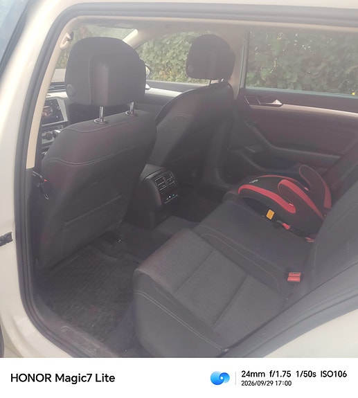 Volkswagen Passat 11 of 13