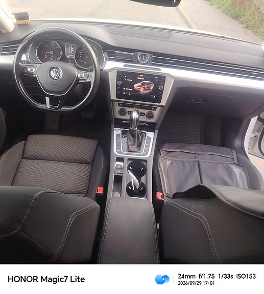 Volkswagen Passat 7 of 13