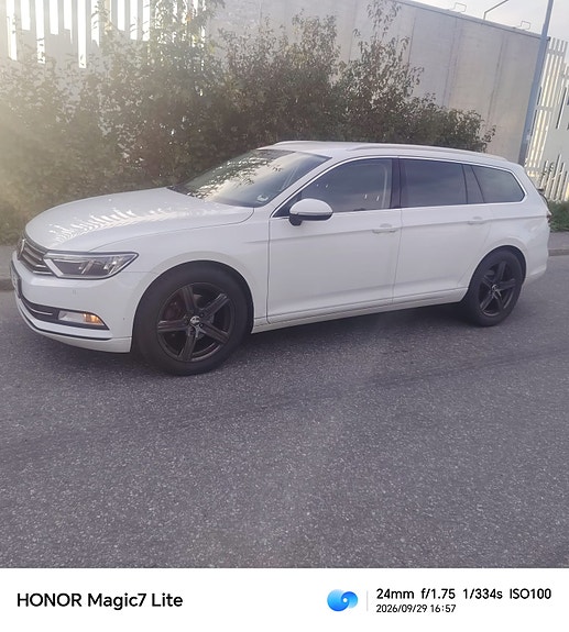 Volkswagen Passat 4 of 13