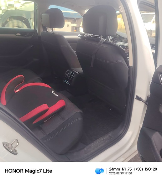Volkswagen Passat 13 of 13
