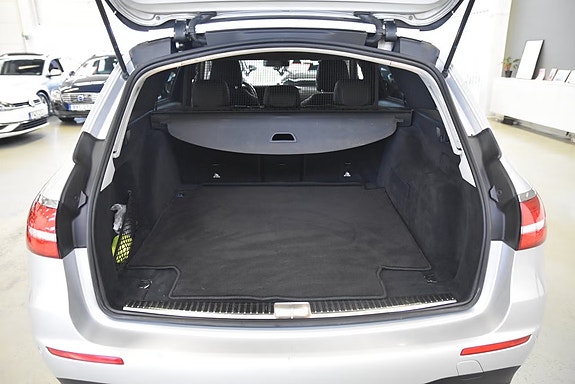 Mercedes-Benz E220 3 of 5