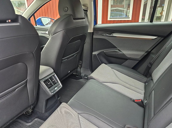 Skoda Enyaq 13 of 18