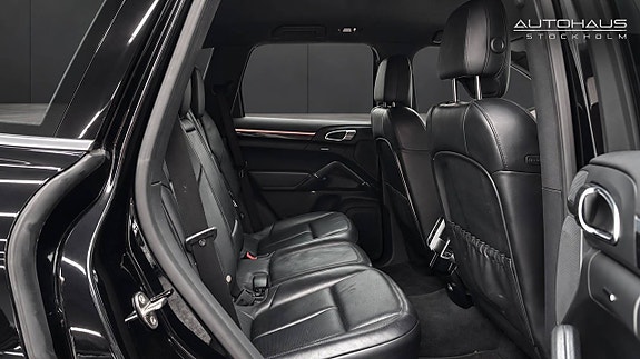 Porsche Cayenne 19 of 26