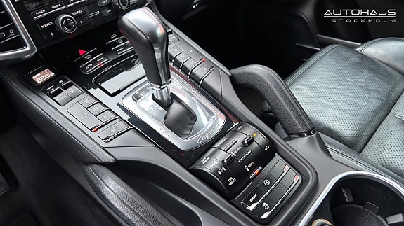 Porsche Cayenne 21 of 26