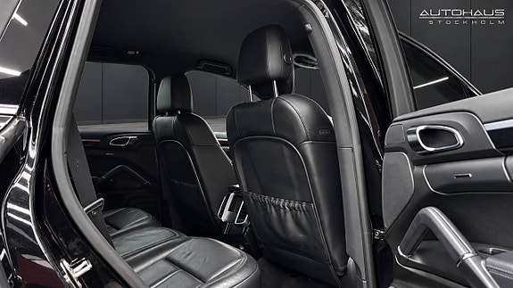 Porsche Cayenne 18 of 26