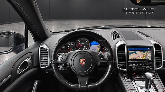 Porsche Cayenne 16 of 26