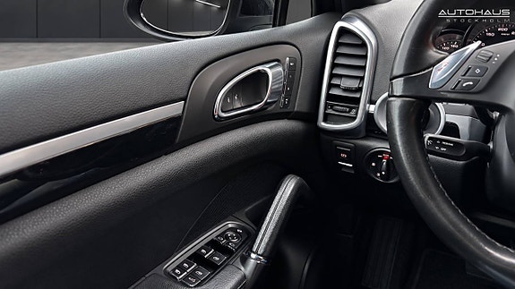 Porsche Cayenne 26 of 26