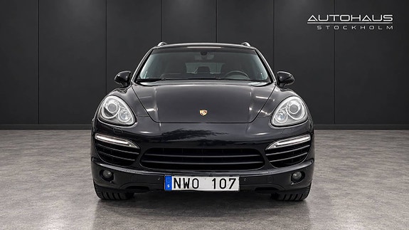 Porsche Cayenne 2 of 26