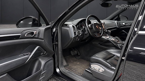 Porsche Cayenne 10 of 26