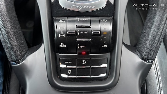 Porsche Cayenne 23 of 26