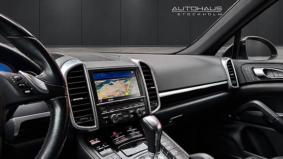 Porsche Cayenne 17 of 26