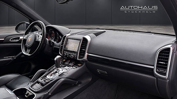 Porsche Cayenne 13 of 26