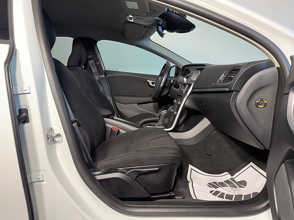 Volvo V40 Cross Country 9 of 20