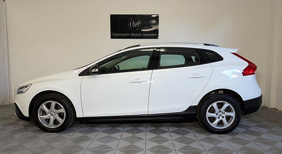 Volvo V40 Cross Country 2 of 20