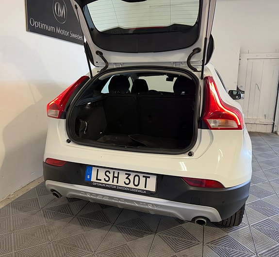 Volvo V40 Cross Country 20 of 20