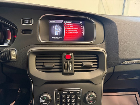 Volvo V40 Cross Country 18 of 20