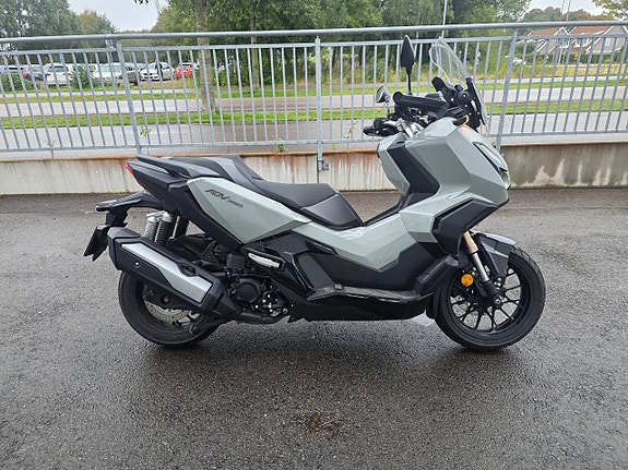 Honda ADV350 / Välskött 1 ägare