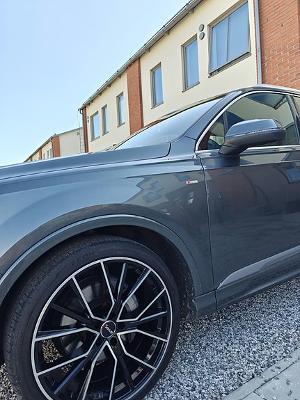 Audi Q7 7 of 9