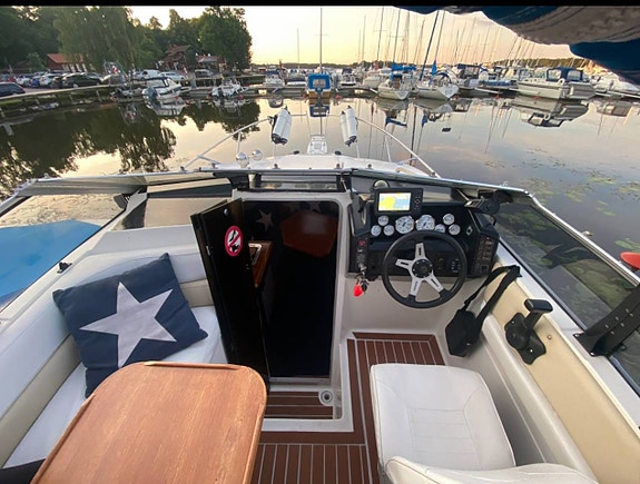 Bayliner 2455 2 of 12