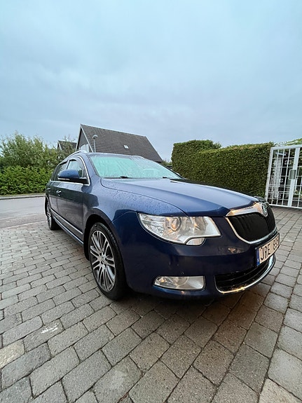 Skoda Superb 6 of 9