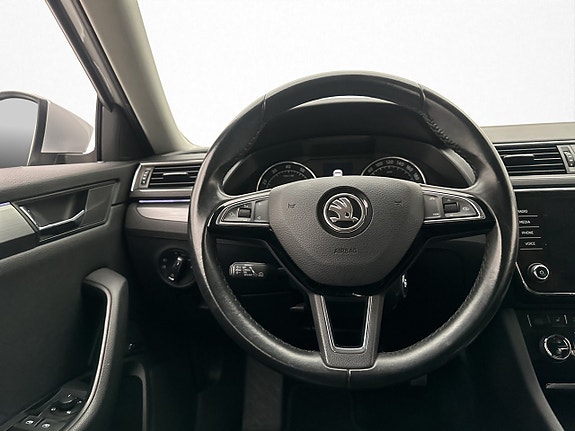 Skoda Superb 16 of 30